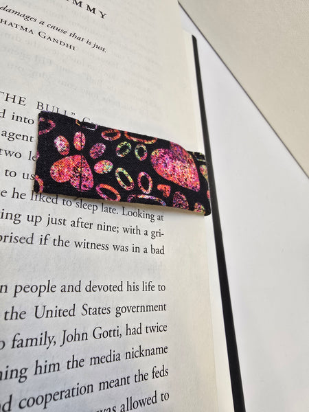 Hold my page- Magnetic Bookmark