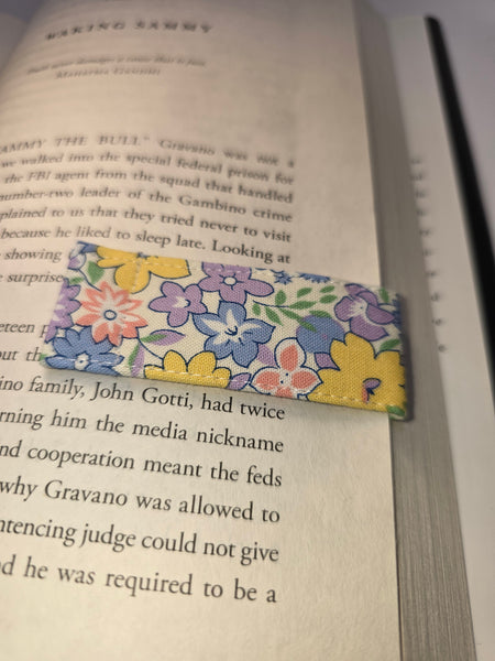 Hold my page- Magnetic Bookmark